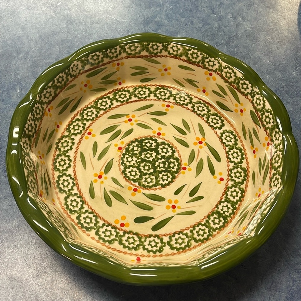 Temptations scalloped pie plate-Old World Pattern-green